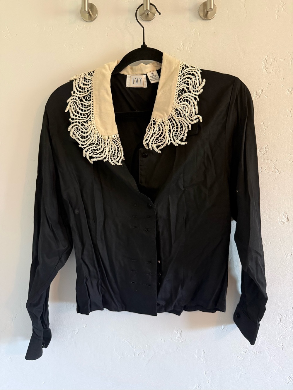 Vintage IVY Black Button-Up Blouse with Cream Lace Collar